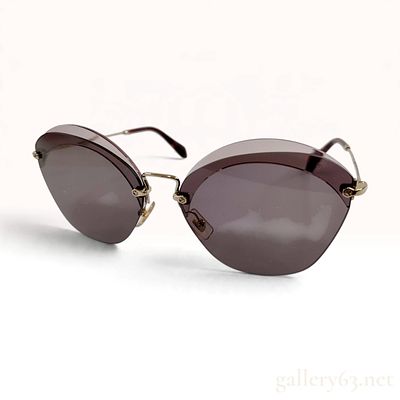 Miu Miu SMU 53S Mauve Shield Sunglasses with Velvet Case. These Miu Miu women's sunglasses 