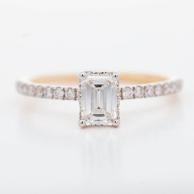 14KYG 1.00ctw Emerald-Cut LG Diamond Ring, 7. Metal: 14 K yellow gold 
Center Diamond: 0.75 ct 