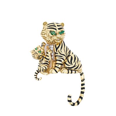 Sensational tiger and cub pendant 18K gold 35gr. Solid gold tiger and cub pendant. 35grams 18k