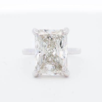 14KWG IGI 10.01ct H-VS1 LG Radiant Diamond Solitaire Ring, 6.75. Metal: 14 K white gold, gross