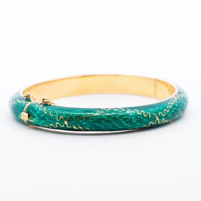 18KYG Vintage Italian Guilloche-Enamel Bangle. Metal : 18K yellow gold with translucent