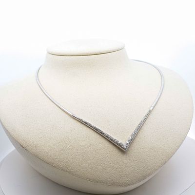 Estate 18K White Gold Italian Collar Necklace 11.5 grams Flat snake chain culminating in 
