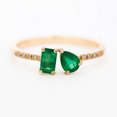 14K Yellow Gold Diamond & Emerald Ring Toi et Moi , size 7. 14k yellow gold everyday ring with 
