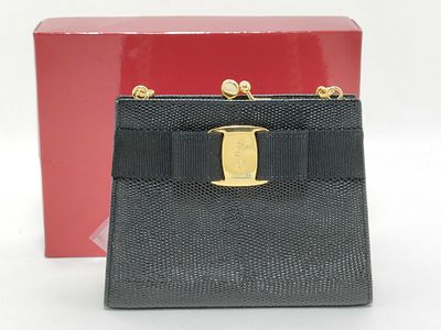 Salvatore Ferragamo Vara Chain Mini Shoulder Bag. Salvatore Ferragamo mini shoulder bag having a 