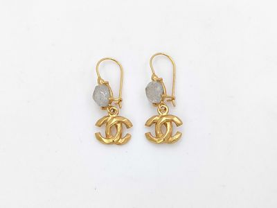 CHANEL Coco Mark Stone Gold-Tone Drop Earrings. Authentic Chanel drop earrings in gold-tone 