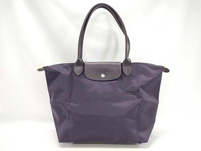 Longchamp Le Pliage Nylon Tote in Dark Purple. Dark purple nylon tote bag having trapezoid shape 