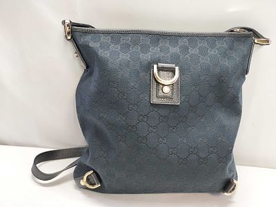 Gucci Black GG Monogram Crossbody Bag w/Silver Hardware. Authentic Gucci bag in excellent 