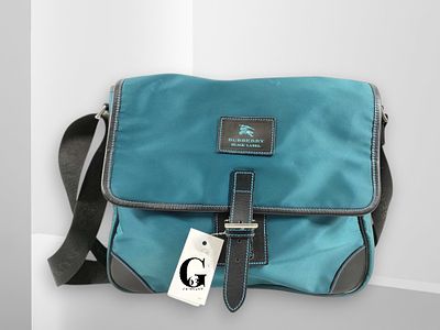 Burberry Black Label Teal Nylon Unisex Work/Messenger Bag. Authentic Burberry Black Label bag. 