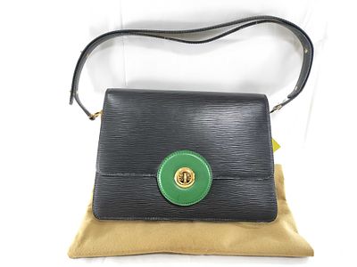 Louis Vuitton Epi Free Run Shoulder Bag. Authentic Louis Vuitton Epi Free Run Shoulder Bag in 