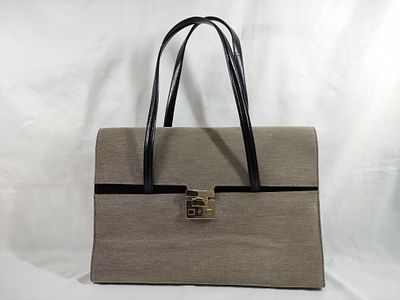Vintage Gucci Lady Lock Handbag in Beige Canvas and Black Leather. Authentic Gucci Lady Lock 