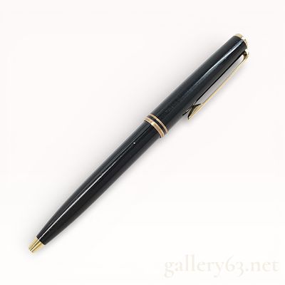 Montblanc Black Resin Ballpoint Pen With Gold-Tone Trim. Authentic Montblanc ballpoint pen 