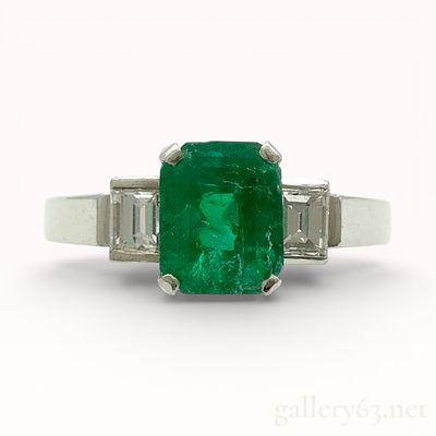 Antique Emerald and Diamond Platinum Ring sz 6. Authentic antique emerald and diamond ring with 