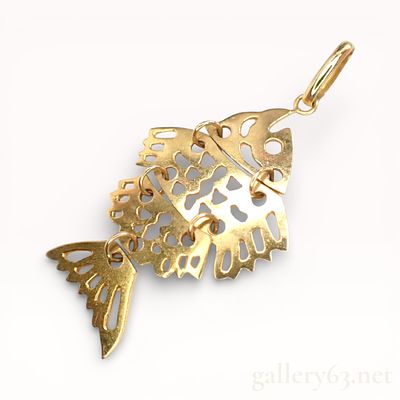 18k Yellow Gold Fish Pendant. Authentic 18k Yellow gold fish pendant approx. 1 inch total length 