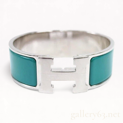 Like New Hermes Wide Clic H Bracelet Palladium and Green Enamel. Authentic Herm&egrave;s Wide Clic H 