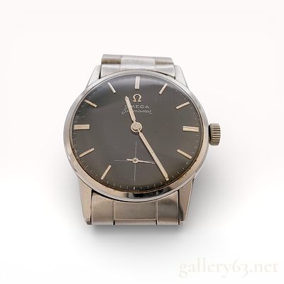 Vintage Omega Seamaster Hand-Wound Stainless Steel Men’s Watch with Navy Blue Dial. Vintage 