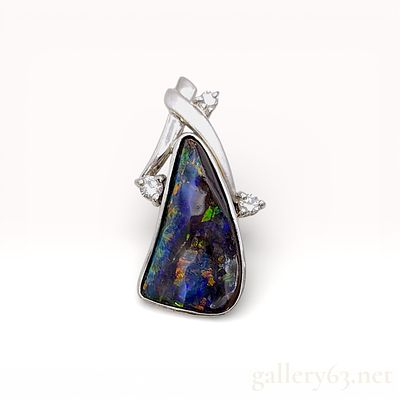 Pt900 Boulder Opal 5.90ct D0.14ct PT900 5.1g. Platinum 900 pendant top having a freeform boulder 