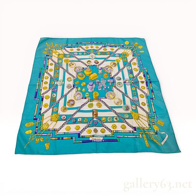 Herm&egrave;s Carr&eacute; 90 "Petite main" Silk Carre. Herm&egrave;s Carr&eacute; silk scarf featuring the 