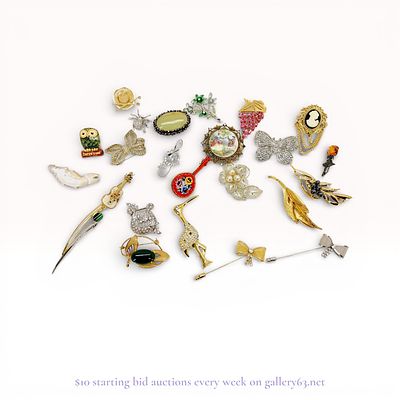 Unexamined Estate Jewelry Lot Bulk Sale. Estate lot offered as shown, including all items 