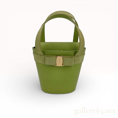 Salvatore Ferragamo Vara Ribbon Green Lizard Embossed Handbag. Authentic Salvatore Ferragamo 
