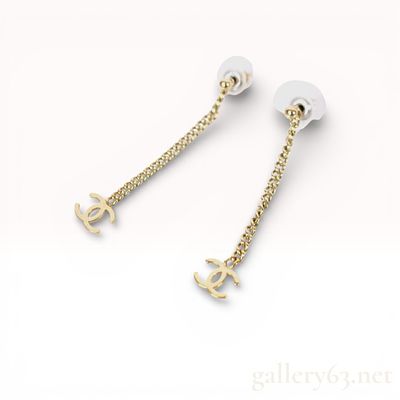 Chanel CC Gold Tone Logo Chain Earrings. Authentic Chanel earrings having long gold-tone chain 