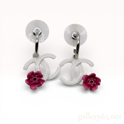 Chanel 04P CC White Enamel Rose Drop Earrings w/Box 2004 Spring. Authentic Chanel CC logo white 