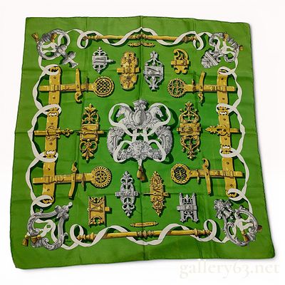 Herm&egrave;s Carr&eacute; 90 Silk Scarf in Green with Ornate Hardware and Strap Motif Ferronnerie. Herm&egrave 