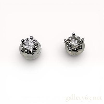 18K White Gold Diamond Stud Earrings – Minimalist Round Brilliant Solitaire Pair. Pair of 18K 