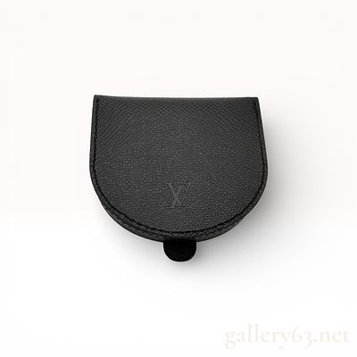 Louis Vuitton Taiga M64422 Porto Monnaie Cuvette Black Leather Coin Case. Authentic Louis 