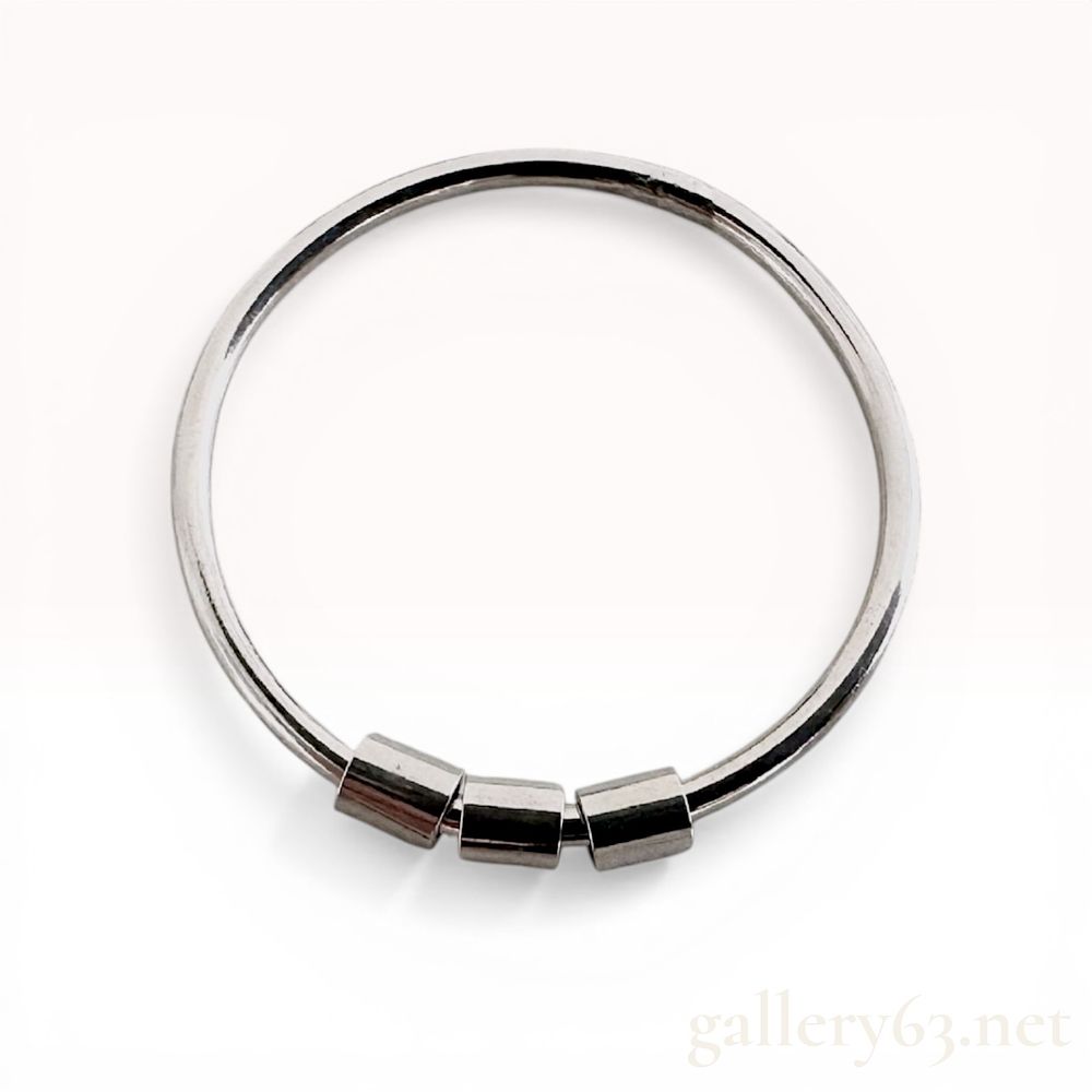 Charlotte Wooning Attributed Minimalist Silver-Toned Bead Ring. Minimalist band ring attributed 