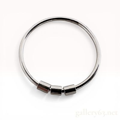 Charlotte Wooning Attributed Minimalist Silver-Toned Bead Ring. Minimalist band ring attributed 