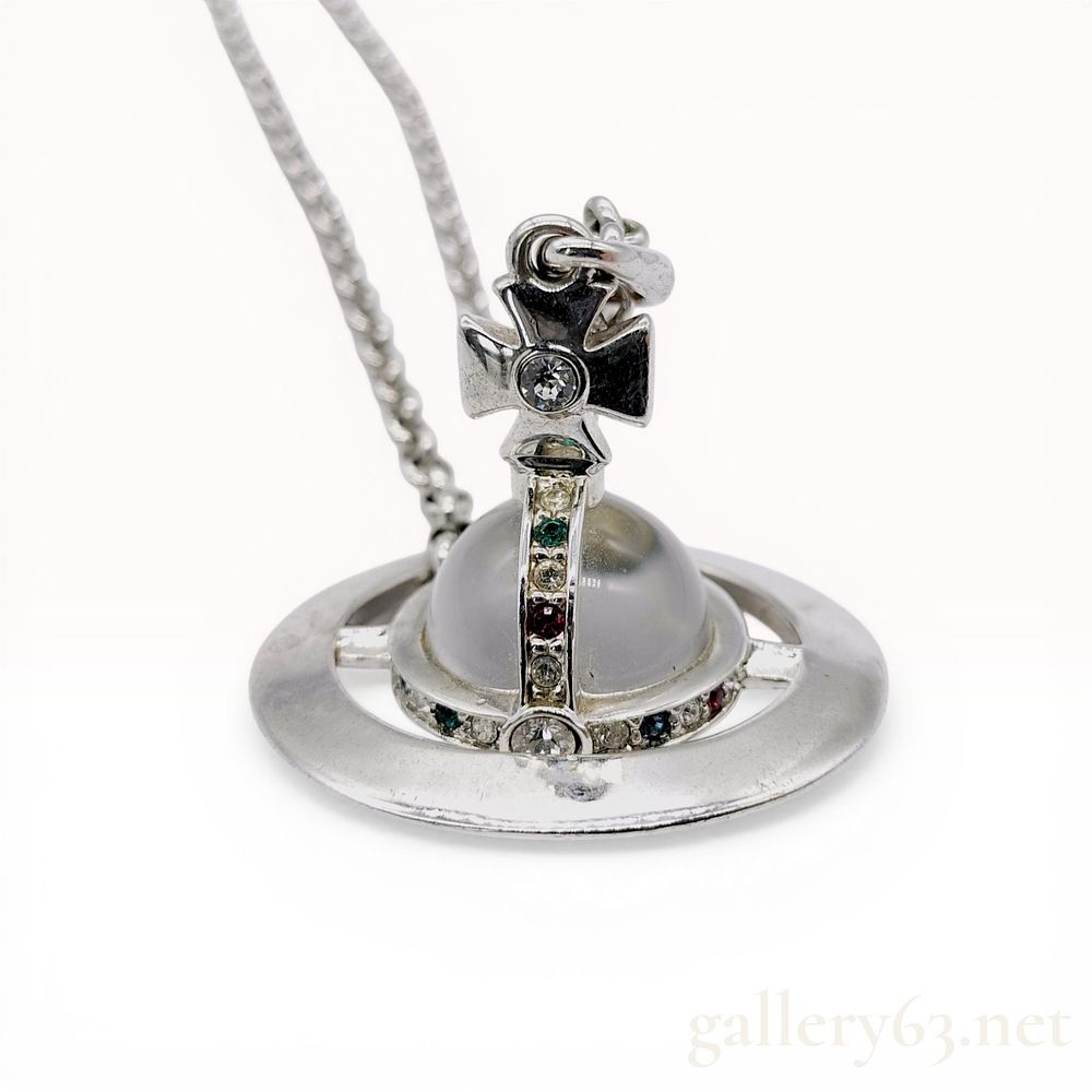 Vivienne Westwood Silver-Tone Medium Orb Pendant Necklace. Vivienne Westwood silver-tone orb 