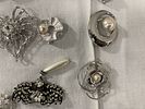 A Collection of 15 Vintage Costume Jewelry Brooches and Pins. This assortment of 15 vintage Image - 3