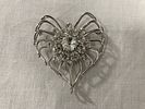 A Collection of 15 Vintage Costume Jewelry Brooches and Pins. This assortment of 15 vintage Image - 7