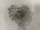 A Collection of 15 Vintage Costume Jewelry Brooches and Pins. This assortment of 15 vintage Image - 8