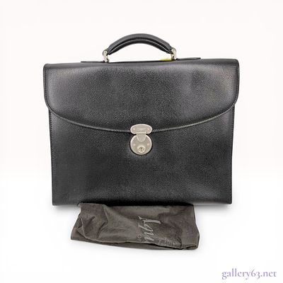 Aquascutum Black Pebbled Leather Briefcase. Aquascutum professional briefcase in black pebbled 