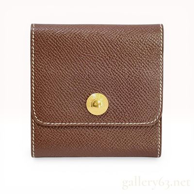 Hermes Epsom Leather Bastia Coin Purse. Hermes Bastia coin purse crafted from a single piece of 