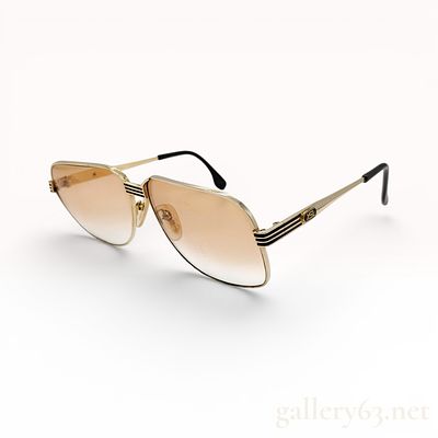 Yves Saint Laurent Gold Tone Navigator Sunglasses with Gradient Lenses. Yves Saint Laurent 