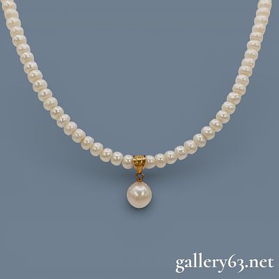 18K Yellow Gold and Cultured Pearl Pendant Necklace. Cultured pearl pendant necklace featuring 
