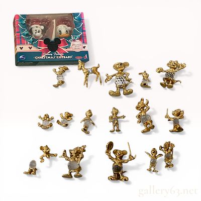 A Collection of Fourteen Lencia Disney Crystal Figurines and a Hot Toys Christmas Cosbaby Boxed Set