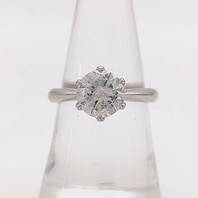 Platinum Solitaire Ring with 1.53 Carat Round Brilliant Cut Natural Diamond. A platinum 