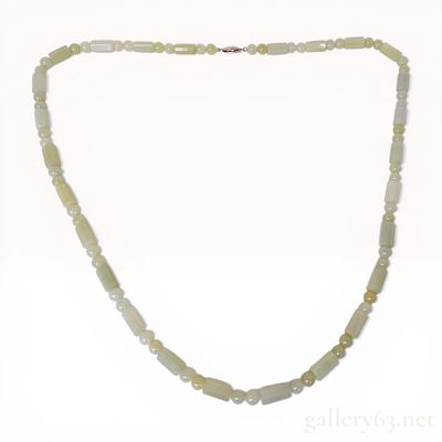 Light Green Jadeite Beaded Necklace with Filigree Box Clasp. Light green jadeite beaded necklace 