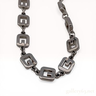 Givenchy Vintage Silver-Tone G Logo Link Necklace. Vintage Givenchy long link chain necklace 