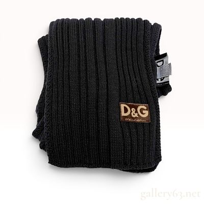 D&G Dolce & Gabbana Black Ribbed Knit Scarf. Black ribbed knit scarf by D&amp;G Dolce &amp; 