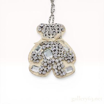 Anteprima Luminosa Bear Brooch and Bag Charm. Anteprima Luminosa bear-shaped jewelry piece 