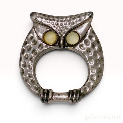 Japanese Pure Silver Owl Motif Eyeglass Holder Brooch. Japanese pure silver eyeglass holder 