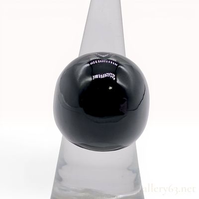 Lalique Black Crystal Cabochon Dome Ring. Lalique France black crystal cabochon ring featuring a 