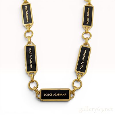 Dolce and Gabbana Logo Plaque Chain Necklace. Dolce and Gabbana logo plaque chain necklace. This 