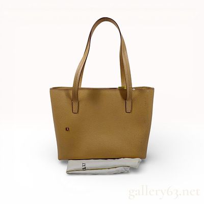 Bally Grained Leather Tote Bag in Tan. This Bally tote bag is crafted from tan pebbled leather 