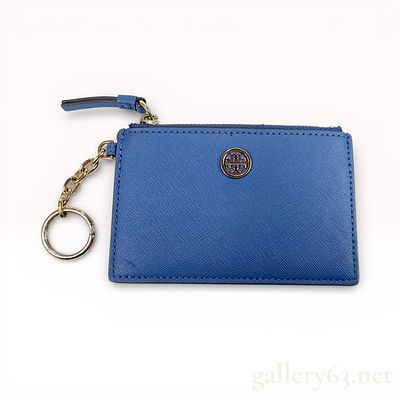 Tory Burch Robinson Leather Card Case. This Tory Burch Robinson card case is crafted from medium 