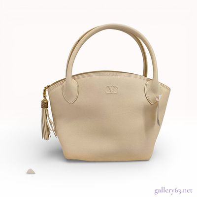 Valentino Garavani Vintage Tassel Top Handle Bag Grained Leather Beige. This vintage Valentino 